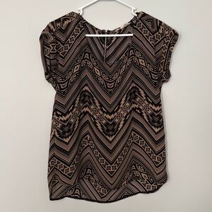 Black and brown pattern short sleeve top